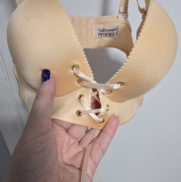 Women's Nude Lace-Up Push-Up Bra - Picture 2 of 8